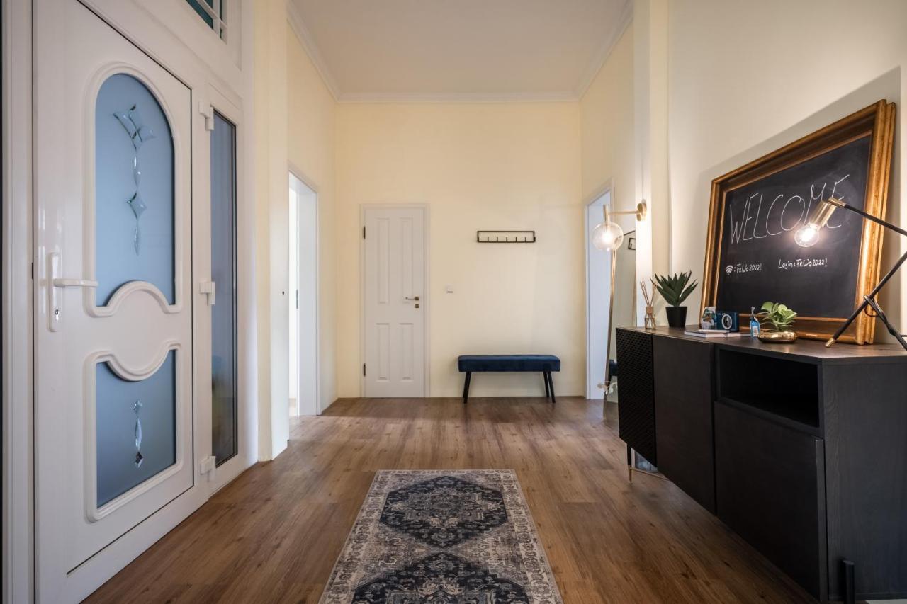 Living Timeless- Luxurioese 140qm In Der Naehe Des Europa-parks Mit 3 Schlafzimmer, Billard Und Parkplatz